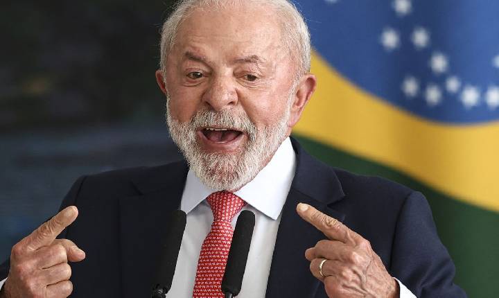 Atitude irresponsável, diz Lula após revogação de visto de embaixadora