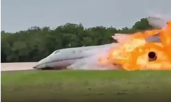 Avião pega fogo após pouso de emergência e deixa dois mortos na República Dominicana