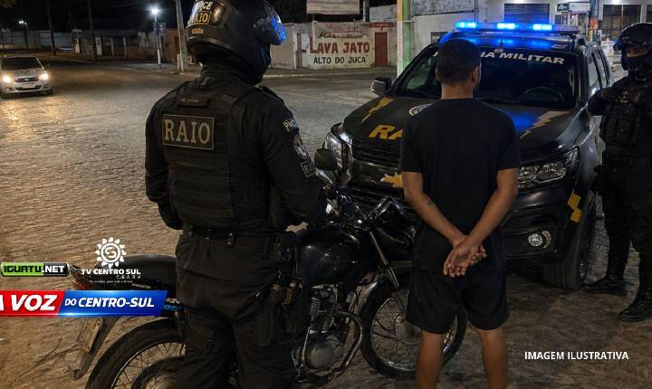 Dupla tenta fugir de abordagem policial em Iguatu e um dos suspeitos acaba conduzido à delegacia