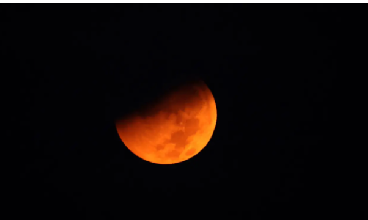 Eclipse lunar: veja fotos do fenômeno pelo mundo