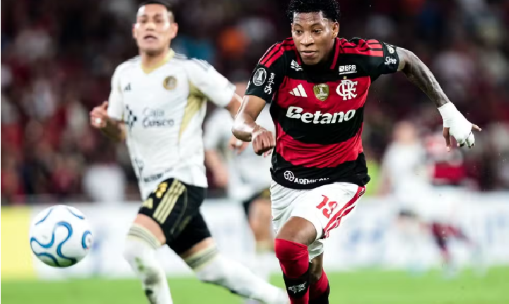 Flamengo acerta venda de Plata para o Dínamo Moscou; jogador se despede no Ninho