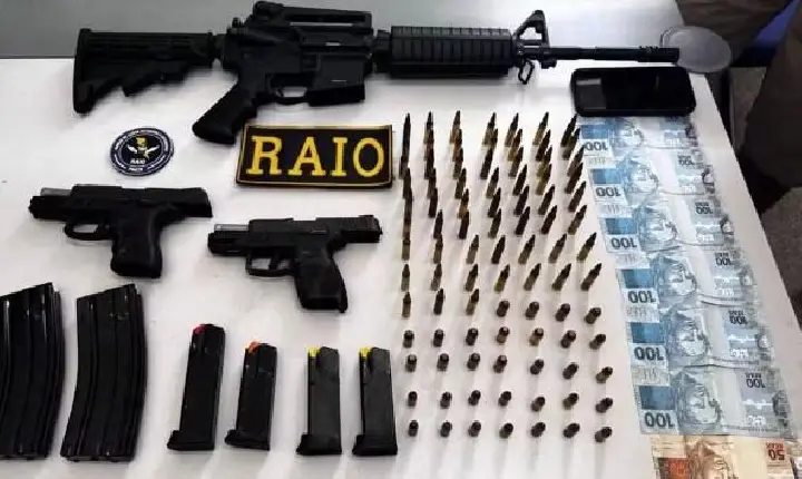 Fuzil, pistolas e munição são apreendidos pela polícia em Iguatu no Ceará