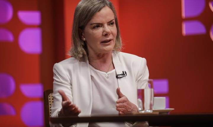 Gleisi diz que políticos de direita querem EUA intervindo no Brasil