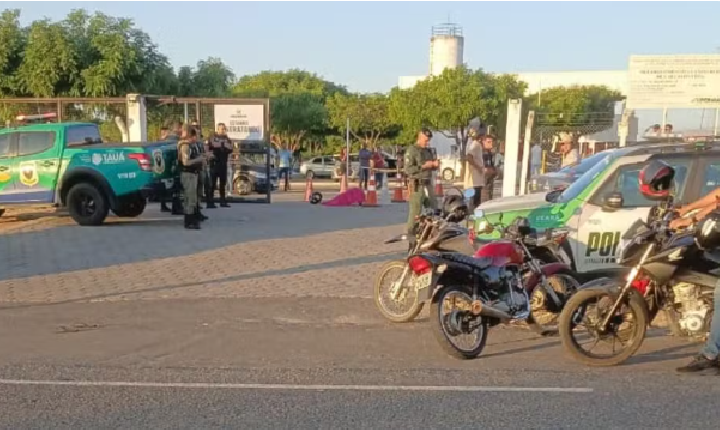 Homem é morto em frente a fábrica enquanto aguardava companheira sair do trabalho em Tauá, no Ceará