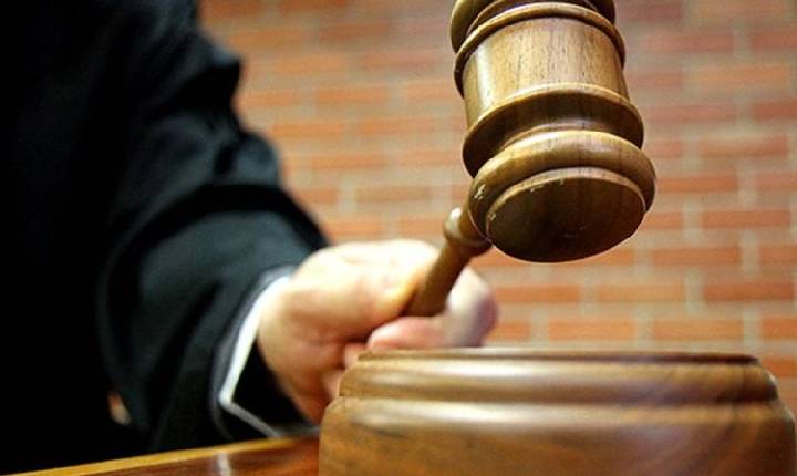 Homem foge de júri antes de ser condenado a 21 anos de prisão por matar ex-namorada em Canindé no Ceará