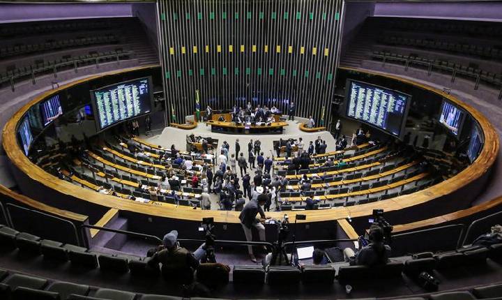 Lindbergh propõe mudança em regra de cassação de mandato por faltas