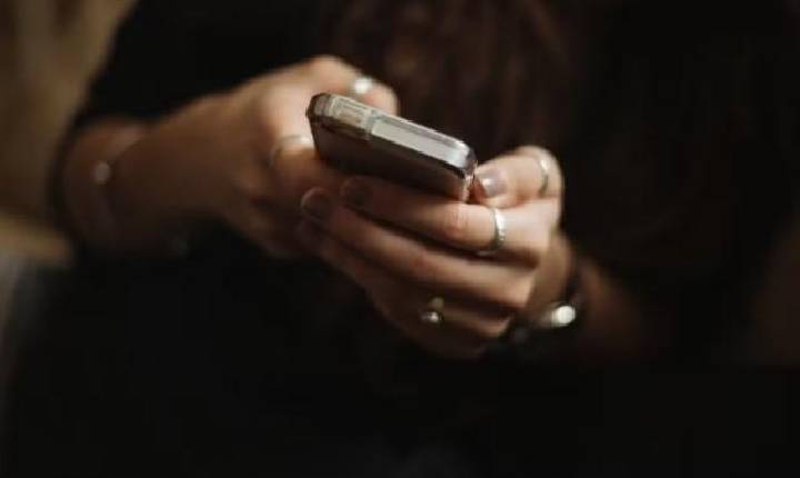 Mãe e filha são presas em Fortaleza por atrair vítimas em app de paquera para praticar extorsão