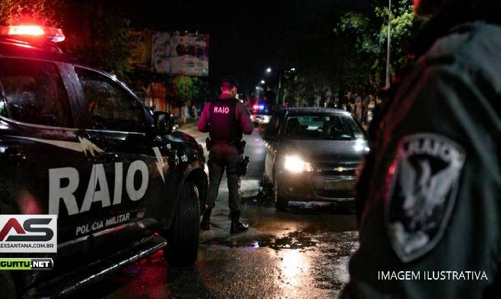 Motorista embriagado joga carro contra policiais e é preso em Cedro