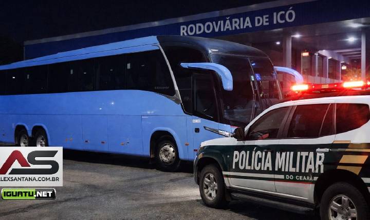 Passageiro causa perturbação em ônibus e é imobilizado por policial em Icó