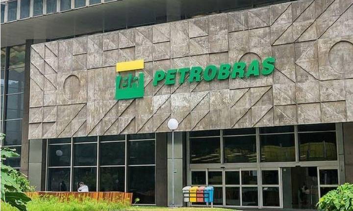 Petrobras reduz preço da gasolina em 5,2% para distribuidoras