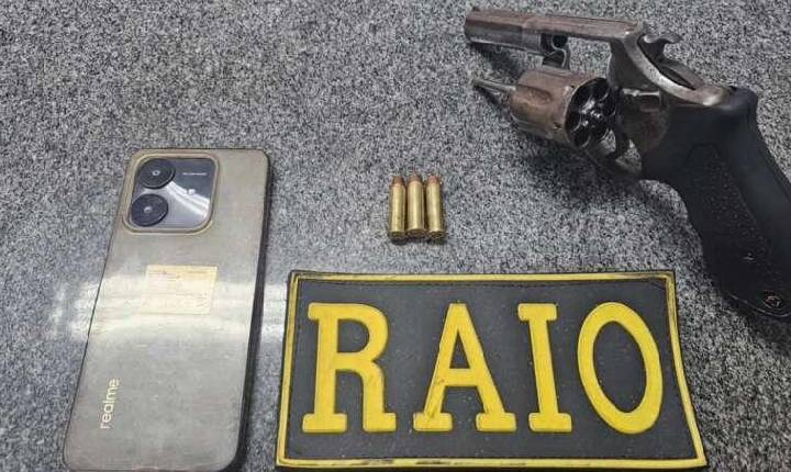 Polícia Militar captura suspeito e apreende revólver e celular durante abordagem em Acopiara
