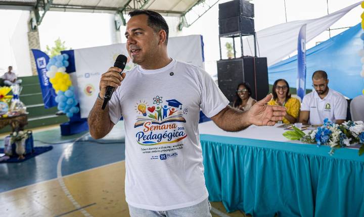 Prefeito Roberto Filho concede reajuste de 7% aos professores de Iguatu, acima do piso nacional