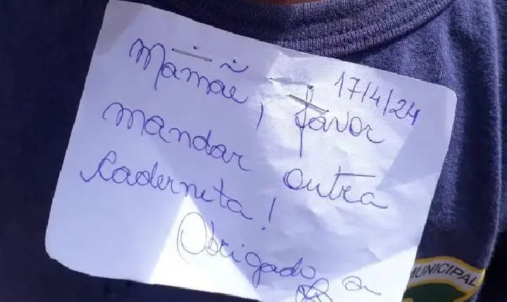 Professora grampeia bilhete em camisa de criança de 5 anos no RJ; 'sensação é de revolta e vontade de chorar', diz mãe