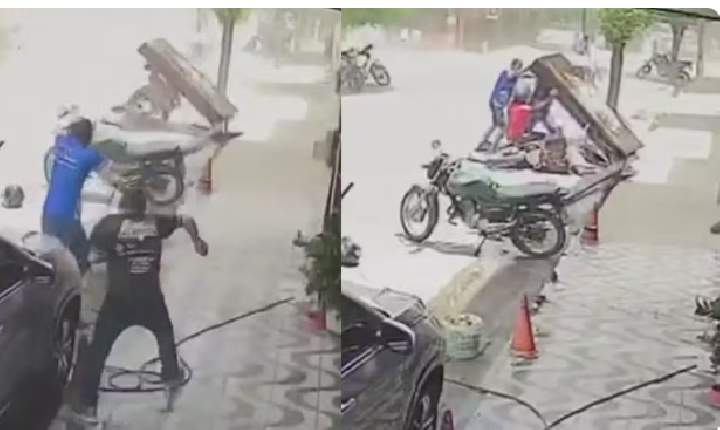 Rajada de vento derrubar placa sobre motociclista em Quixeramobim no Ceará