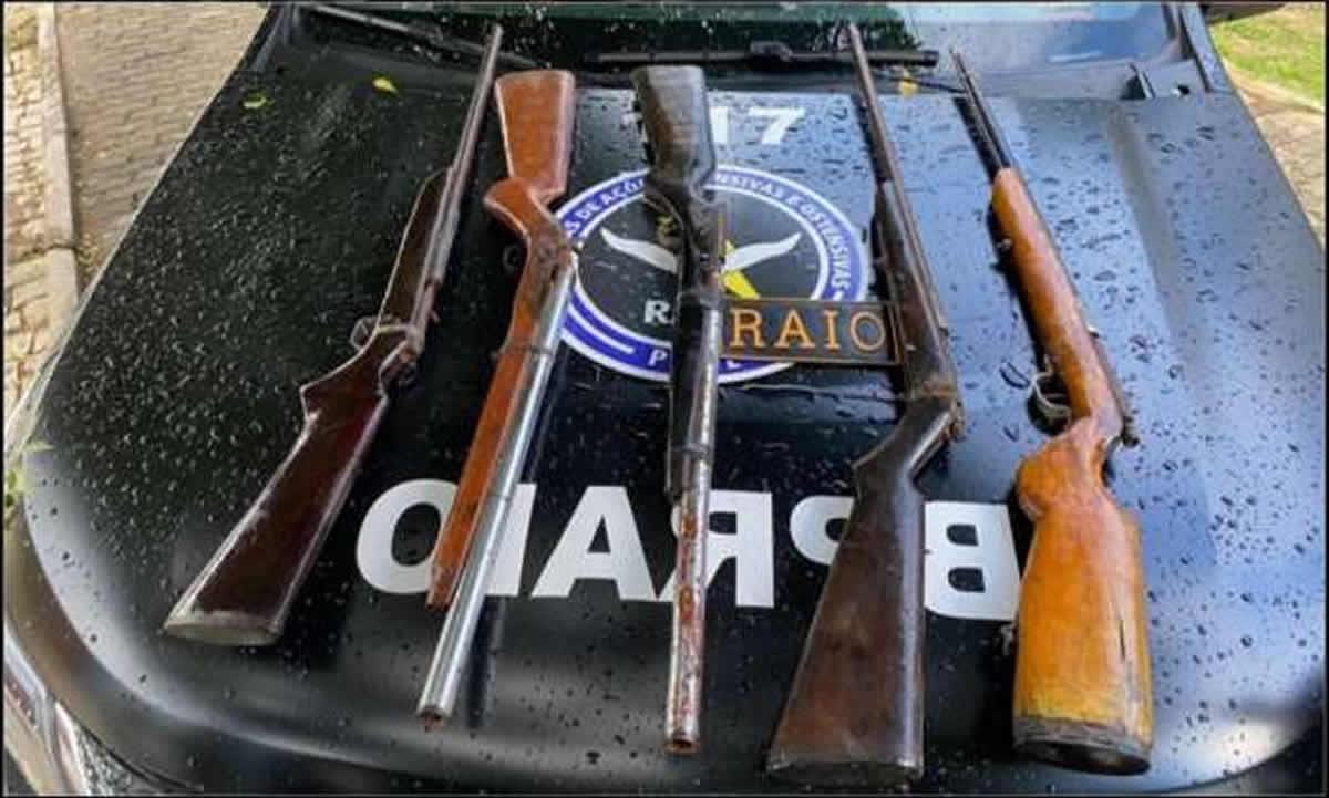 Denúncia anônima resulta na apreensão de cinco armas de fogo pelo CPRAIO da PMCE em Jaguaruana