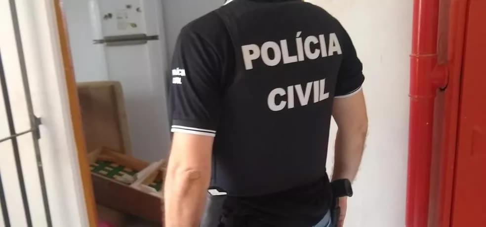 Homem é preso após arremessar tijolo em gato e esfaquear cachorro