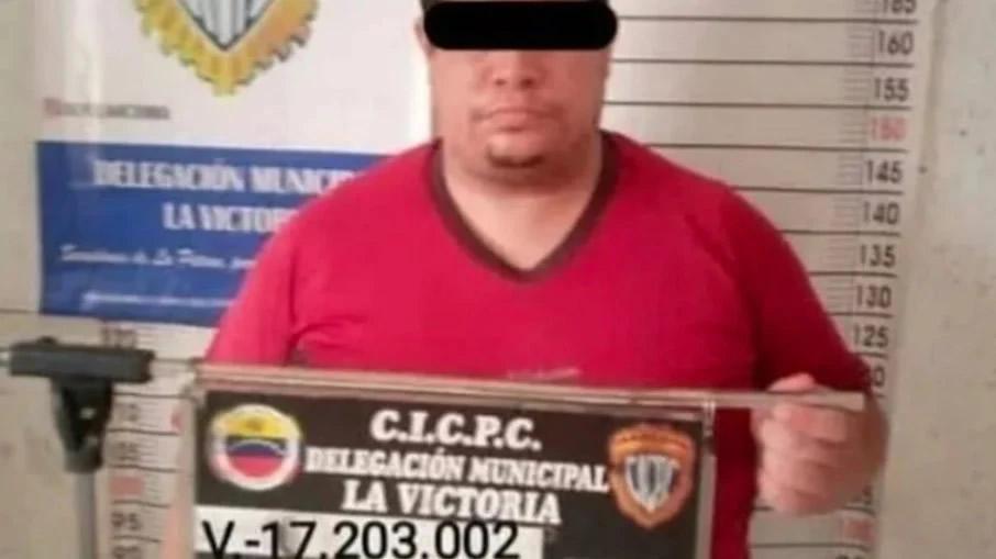 Falso médico é preso ao implantar palito de pirulito em pacientes