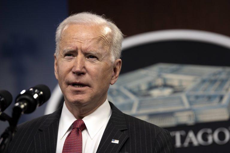 Biden pretende suspender impostos sobre combustíveis por 3 meses nos Estados Unidos