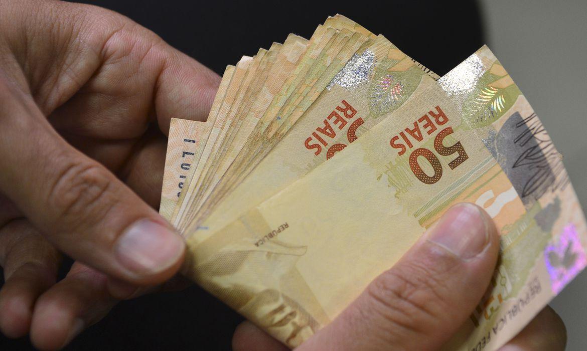 Governo antecipa calendário do Auxílio Brasil, veja as datas