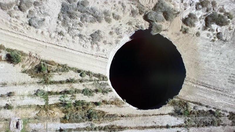 Buraco gigante assusta no Deserto do Atacama, no Chile