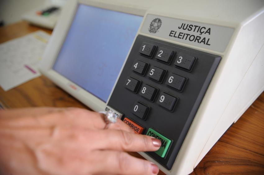 Governo solicita acesso a código-fonte das urnas ao TSE
