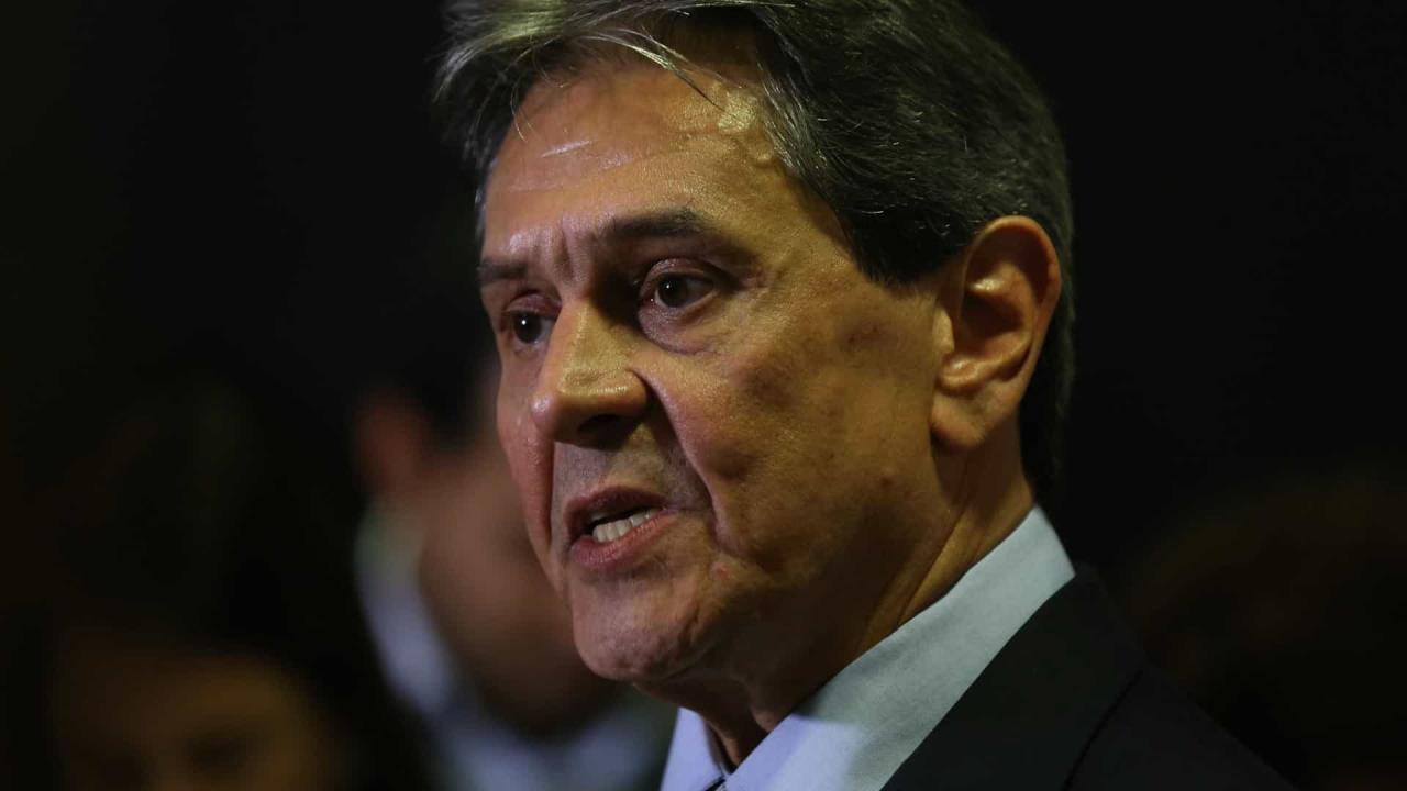 Roberto Jefferson, em prisão domiciliar, anuncia candidatura à Presidência