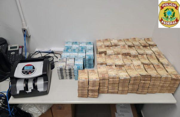 Polícia Federal apreende R$ 3 milhões e prende dois em flagrante