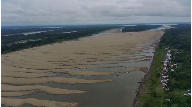 Rio seca na Amazônia