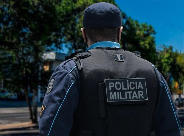 PMCE prende dois homens com duas pistolas em abordagem no Bom Jardim