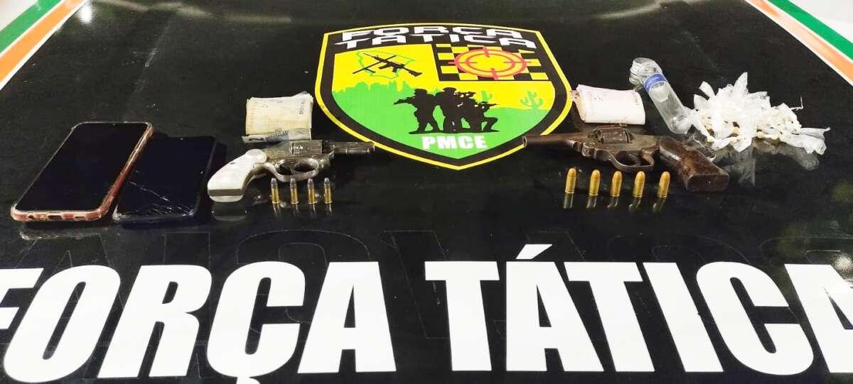 PMCE prende dupla com armas de fogo e drogas no município de Sobral