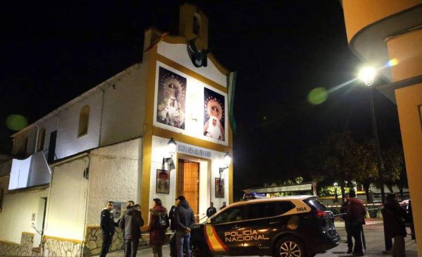 Homem com um facão ataca duas igrejas católicas: deixa um morto e quatro feridos