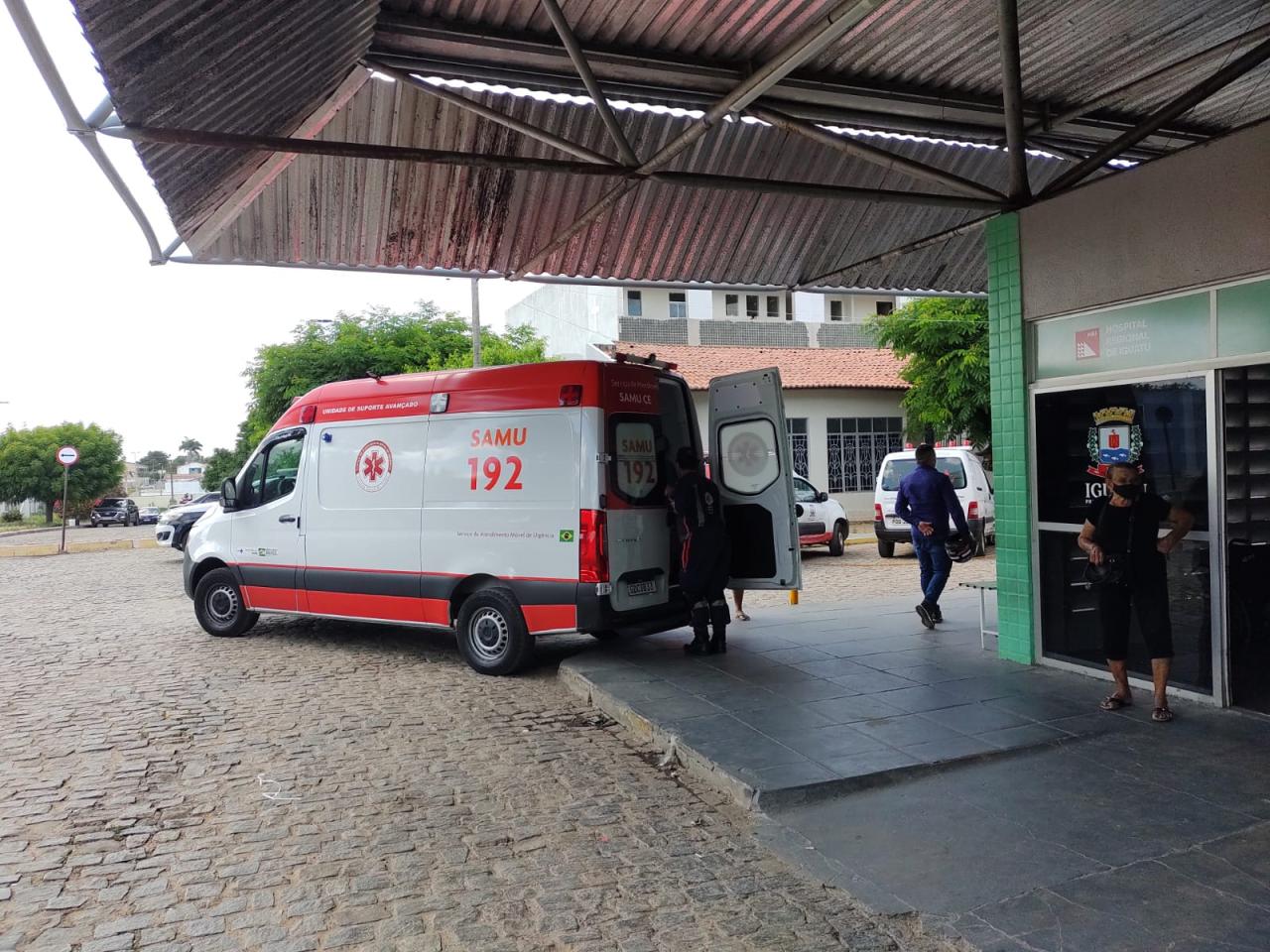 Mulher é agredida com uma garrafa na cabeça, em Iguatu