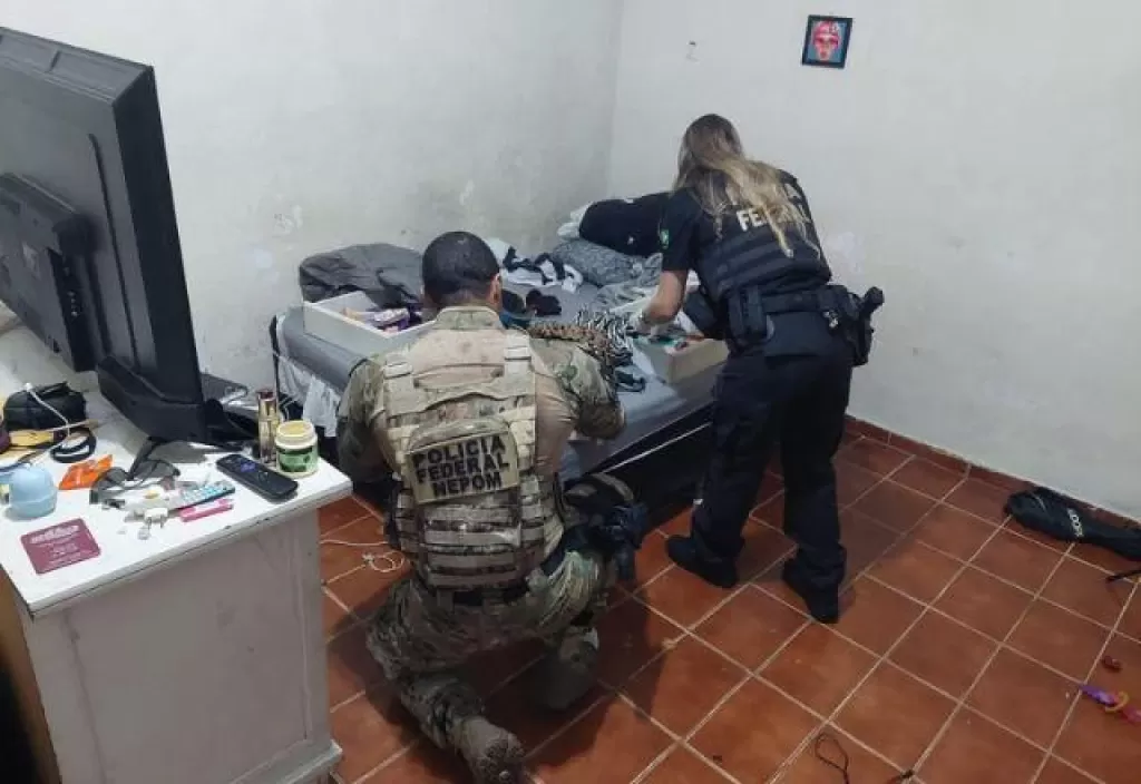 Pai e mãe são presos após produzirem filmes estuprando os filhos de 1 e 6 anos