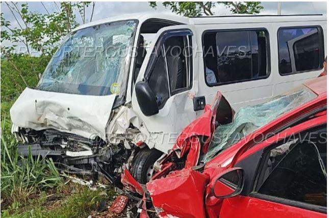 Colisão entre carro e van deixa mais de 15 feridos em rodovia na Paraíba