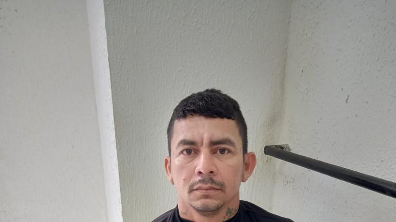 Foragido por estupro que atuava como motocilista de aplicativo é preso em Fortaleza