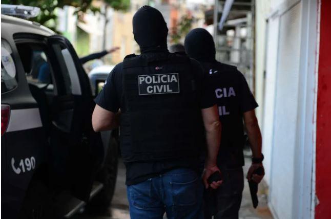 Homem é preso suspeito de matar travesti no Bairro Siqueira, em Fortaleza; o crime aconteceu no último dia 11 de fevereiro.