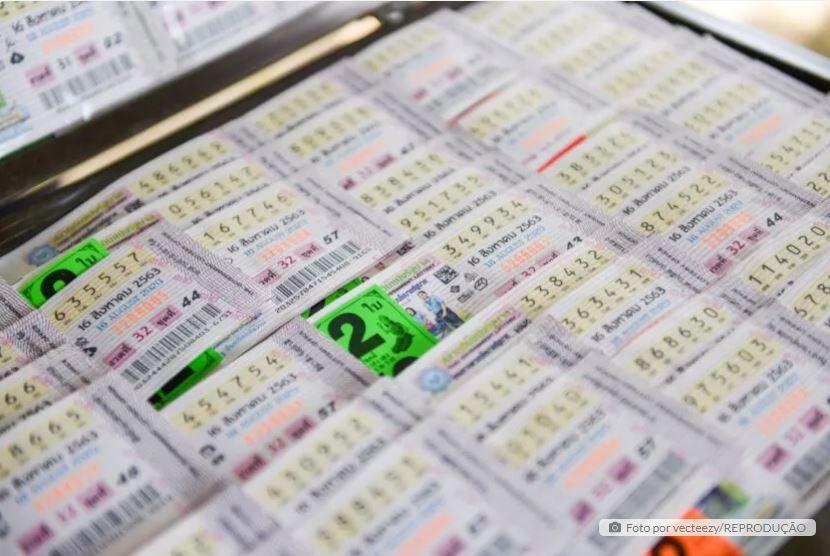 Mulher ganha R$ 1,9 milhão na loteria e larga marido para viver com amante
