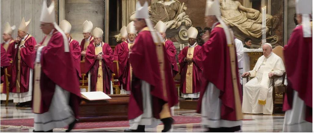 Papa ordena que cardeais passem a pagar aluguel no Vaticano