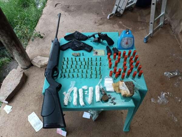 Suspeito de tráfico e posse ilegal de arma de fogo é preso na zona rural de Orós