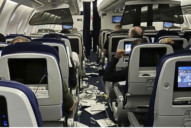 Voo da Lufthansa tem queda de altitude e deixa sete feridos nos EUA