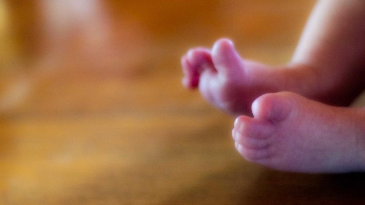 Bebê de dois meses morre após mãe adormecer sobre ele em Amambai em Campo Grande
