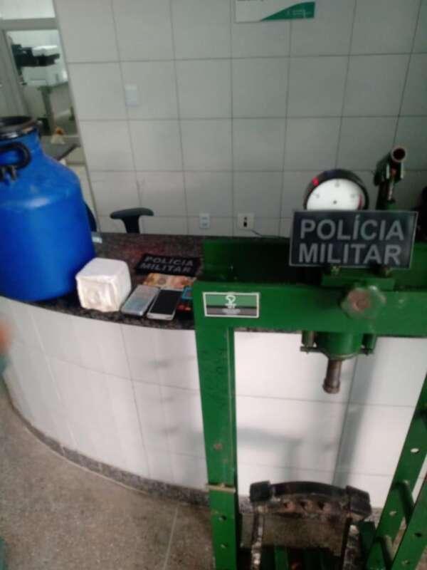 Homem é preso pela PMCE com pasta base de cocaína e prensa mecânica durante ação no Crato