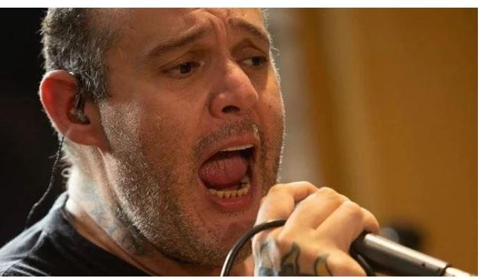 Morre Reges Bolo, vocalista da banda 'O Surto', famosa pela música 'A Cera (Pirou o Cabeção)'