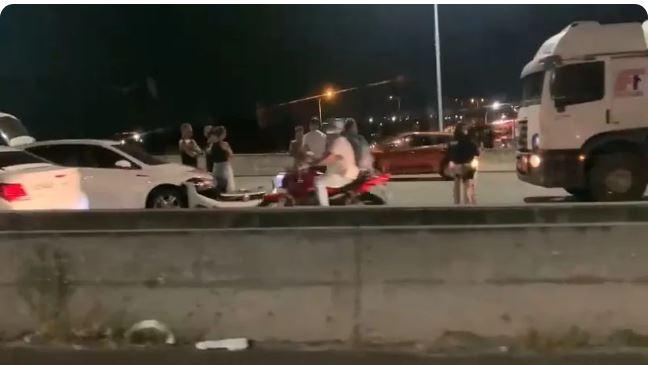 Carro e caminhão colidem em viaduto de Fortaleza