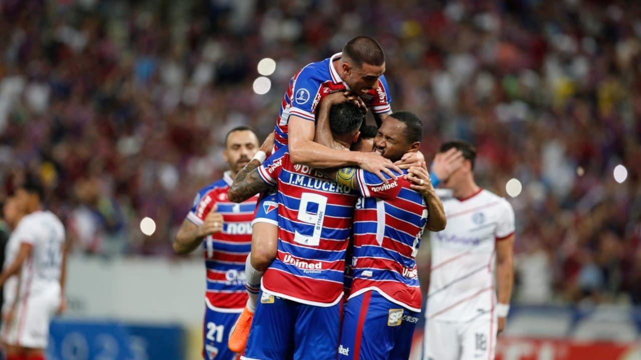 Fortaleza segue 100% na Sul-Americana, garante vaga, prêmio e pode focar na Série A
