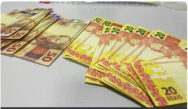Homem é preso na cidade de Amontada, no interior do Ceará no momento que recebia R$ 1 mil em cédulas falsas escondidas em livro