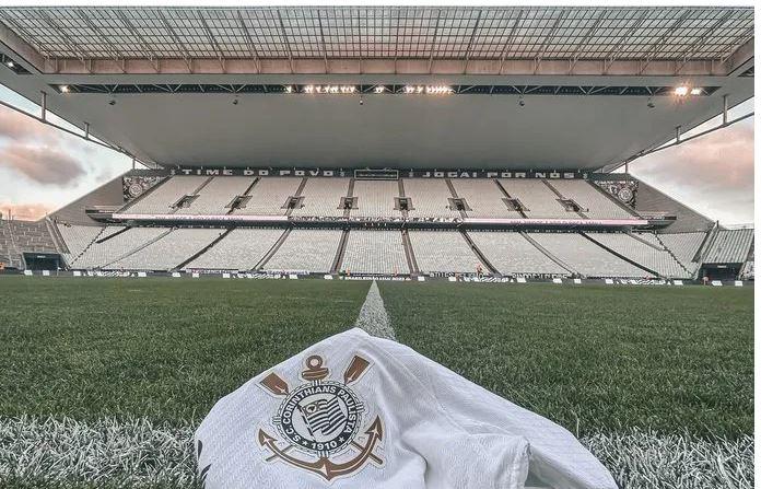 Justiça bloqueia R$ 3,8 milhões das contas bancárias do Corinthians por dívida de limpeza da Arena