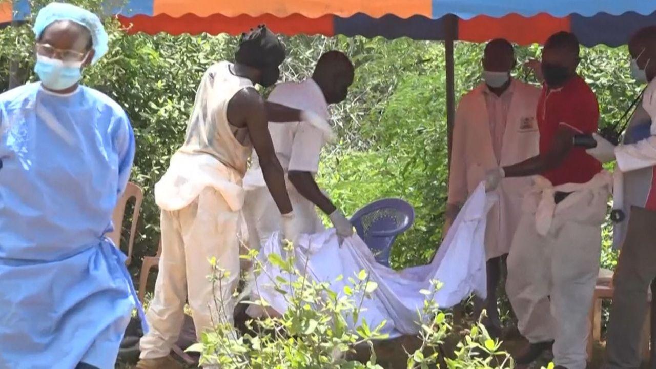 Mulher foge com cinco filhos de seita religiosa no Quênia que já matou mais de 225 pessoas