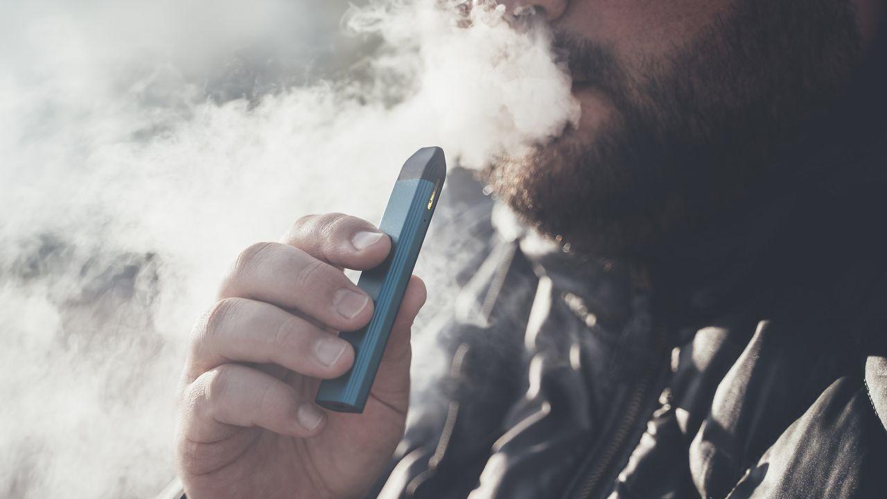 Nos Estados Unidos homem de 22 anos tem pulmão perfurado por uso de vape (cigarro eletrônico); entenda
