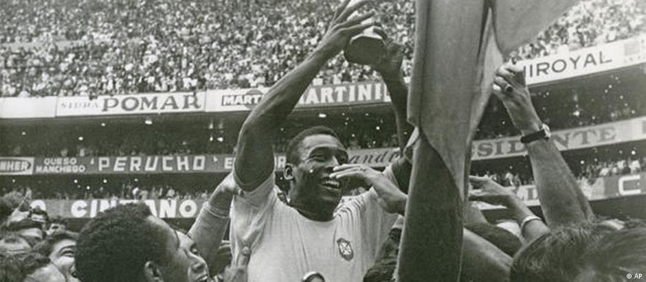 Pelé vira verbete de dicionário como sinônimo de 
